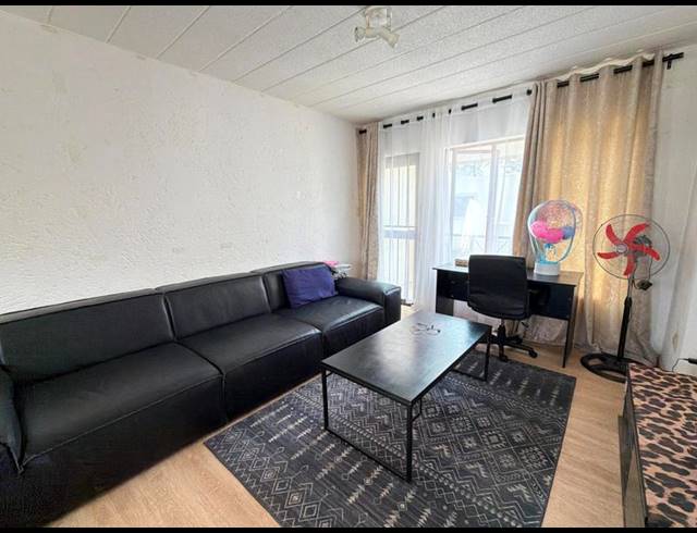 1 BEDROOM APARTMENT FOR SALE IN BRYANSTON